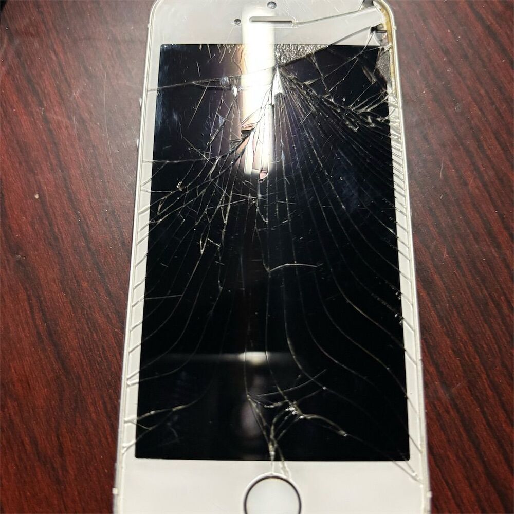 Apple iPhone 5S Silver A1533 Cracked Screen For Parts Only